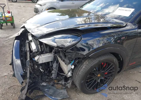 2021 Porsche Cayenne Coupe Gts z USA, uszkodzony, nr VIN WP1BG2AY5MDA49860